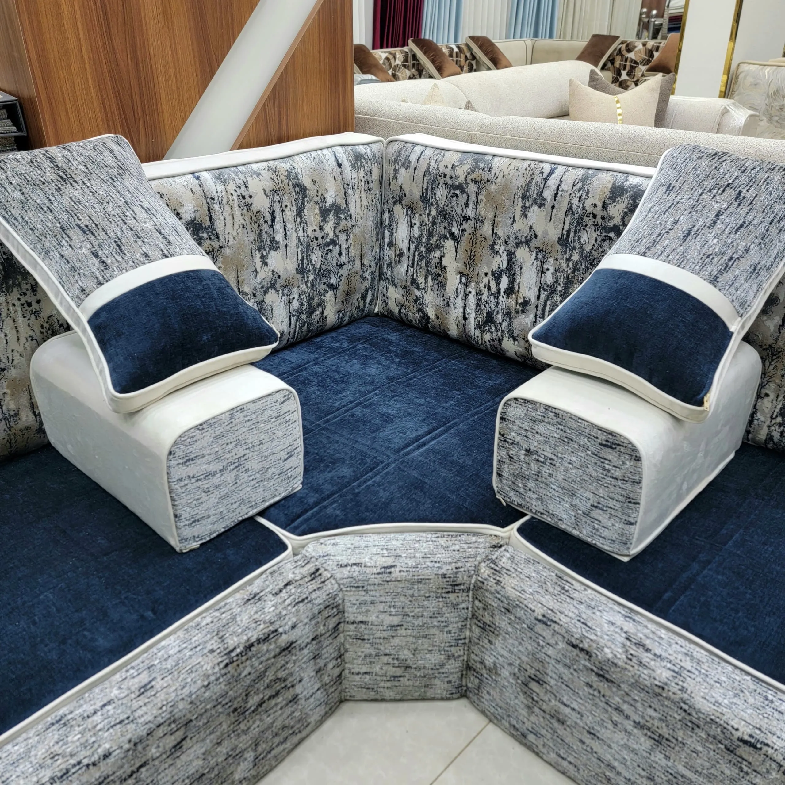 7132c217-bff9-49aa-8ef6-53911a4ba72e-v1